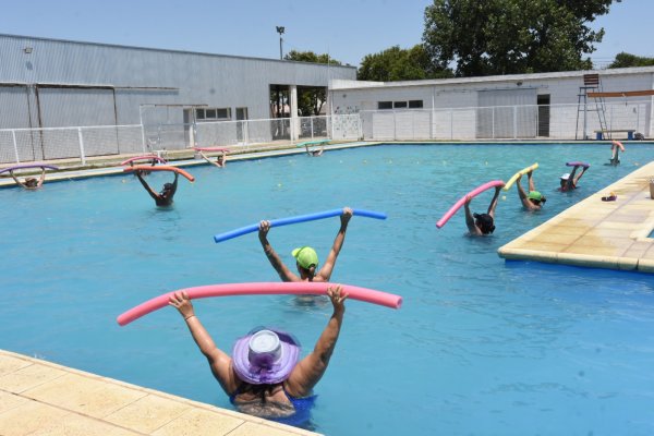 Llega  yoga y natación para adultos