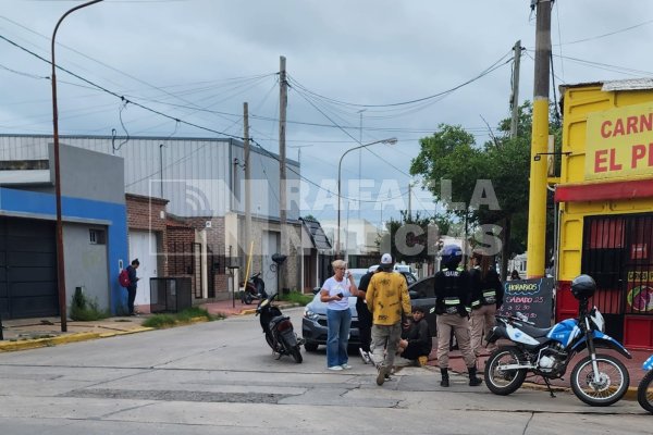 Avenida Salva y sus cruces malditos: otro accidente con motociclista lesionado