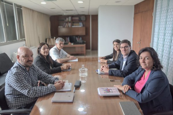 Por primera vez se vieron las caras dirigentes sindicales docentes y autoridades educativas