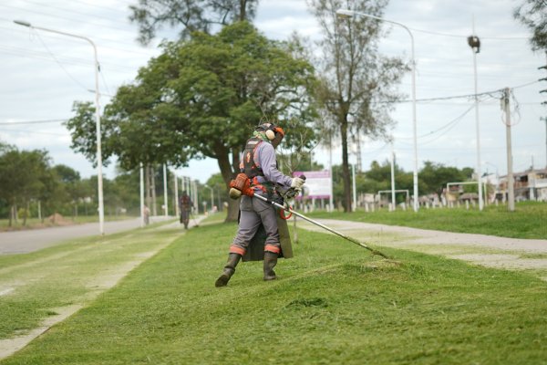 Avanza a ritmo acelerado la reconstrucción de Espacios Verdes en Rafaela