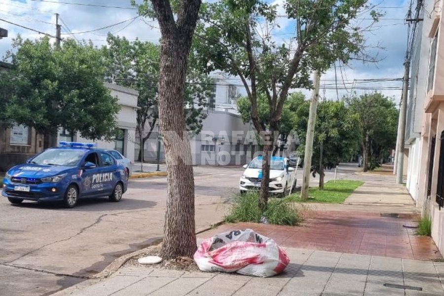 Fuerzas de seguridad en el lugar del hecho.