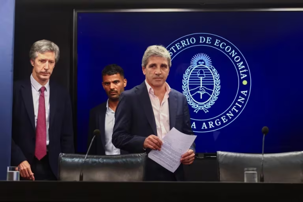 Argentina recibió un desembolso clave del FMI y pagó obligaciones de deuda