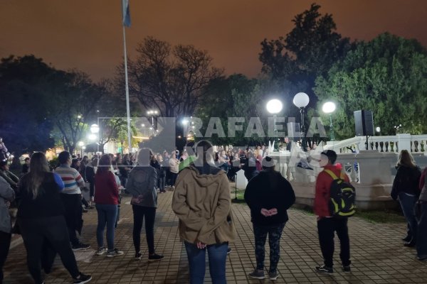 50 años de EEMPA: caminata, encuentro y testimonios en Plaza 25 de Mayo