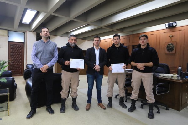 Agentes de la GUR, Sergio Rosales y Maximiliano Sánchez, fueron reconocidos por la Municipalidad