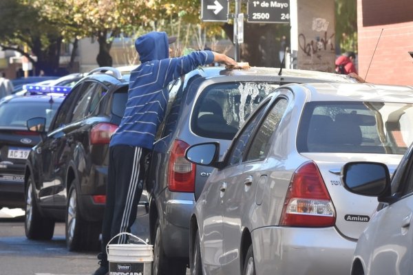 Condenaron a un cuidacoches por amenazar a una moza de un bar