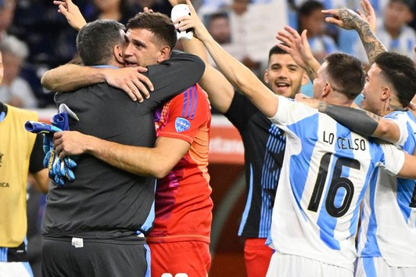 Con Dibu Martínez como gran figura, Argentina derrotó por penales a Ecuador y avanzó a las semifinales de la Copa América