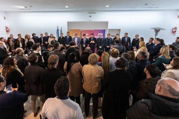 Fabián Bastía: "Las instituciones construyen a las comunidades y a la sociedades"