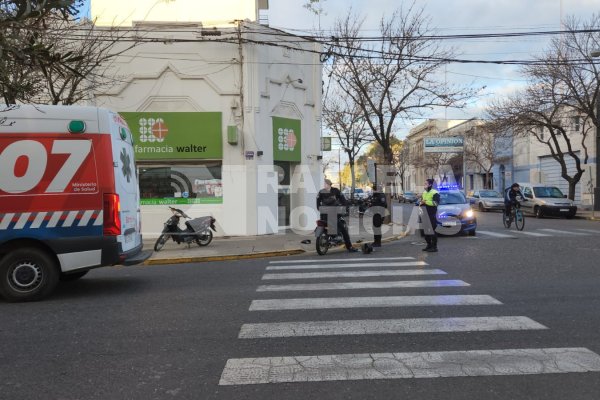 Accidente moto-auto en pleno microcentro: ¿maniobras peligrosas?