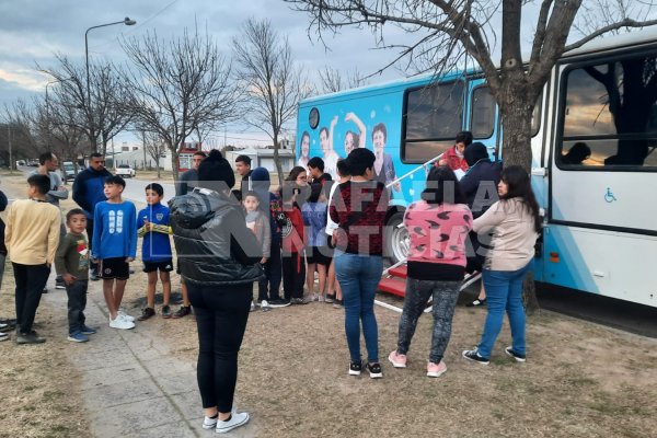 Unos 100 chicos del barrio Jardín recibieron chequeos médicos