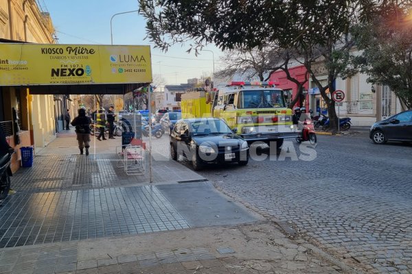 Bomberos, policías y 107 trabajaron en pleno centro: ¿qué pasó?