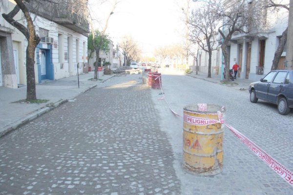 Restauración de adoquinado en Rafaela: una calle de la ciudad permanecerá reducida