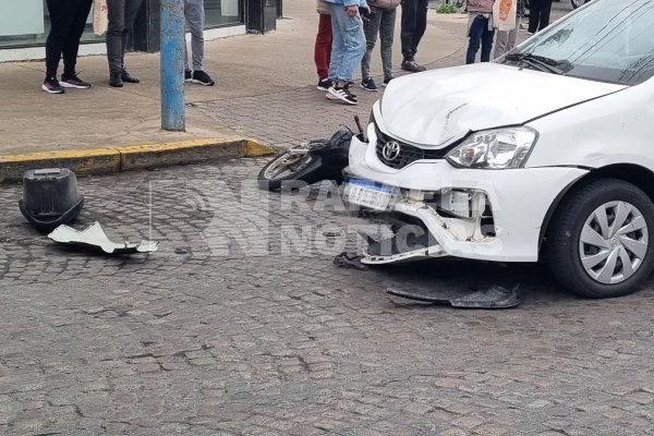 Fuerte choque en pleno centro: dos personas heridas