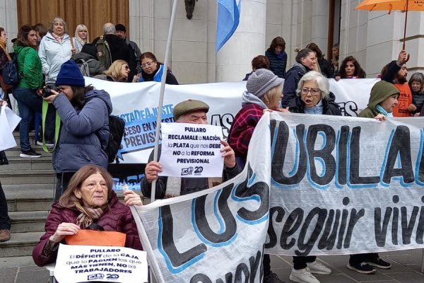 Jubilados protestaron contra la reforma previsional