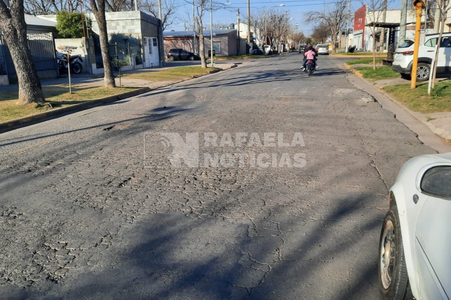 Estado de calle Vélez Sarsfield en barrio Los Nogales.