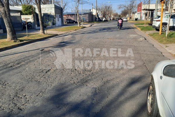 Advierten que las principales calles de barrio Los Nogales necesitan ser repavimentadas