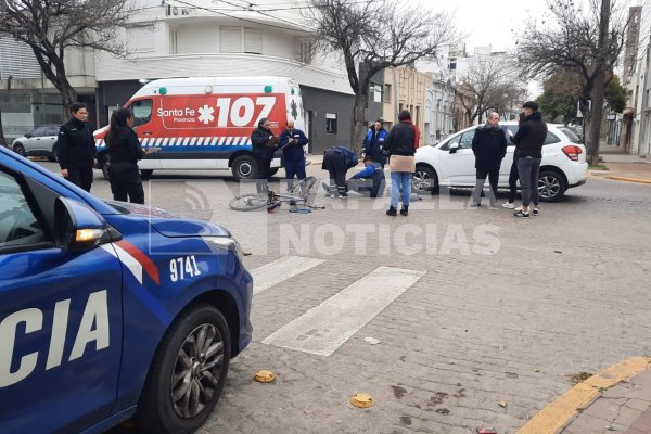 Un ciclista en contramano terminó accidentado en el microcentro