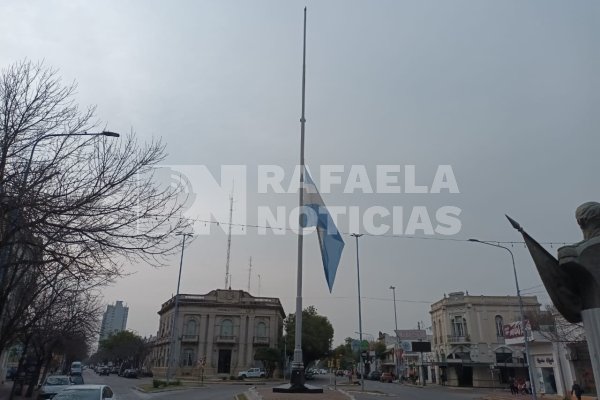 ¿Por qué la bandera del mástil central de Rafaela amaneció a media asta?