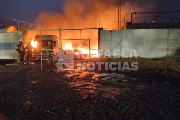 Incendio en Lehmann: tras horas de lucha, terminó el trabajo de los bomberos