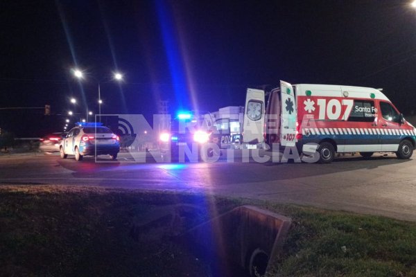 Grave accidente: Un motociclista quedó bajo un camión