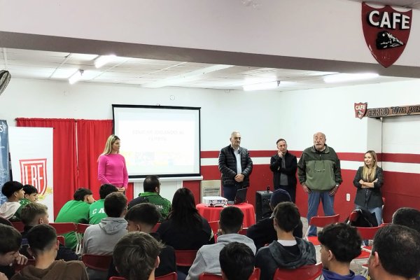 Calvo participó de la 2da jornada del curso "Educar Jugando al Fútbol"