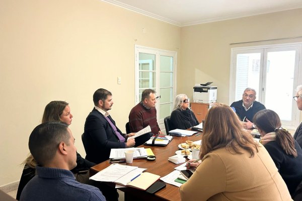 Alcides Calvo encabezó una reunión de la Comisión de Comercio Exterior de la Cámara de Senadores