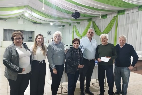 Calvo visitó el Club de Los Abuelos de Rafaela y recorrió las instalaciones