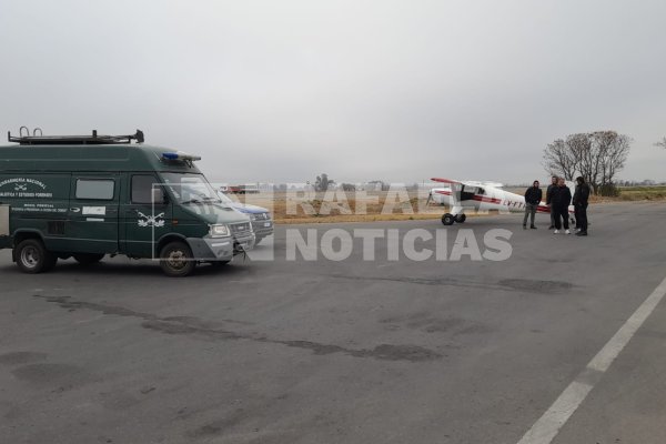 Dos jóvenes protagonizaron un aterrizaje forzoso con una avioneta en la autopista 34