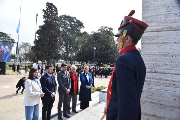 Pullaro presidió el homenaje de la Provincia al Gral. San Martín