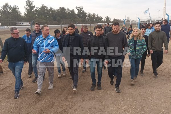 Pullaro participó del cierre del "Sueño Celeste", que convocó a una multitud en Rafaela