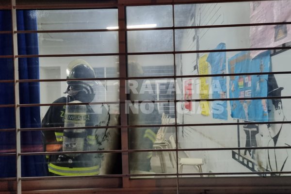 Fuego en un aula del Complejo Educativo del barrio San José