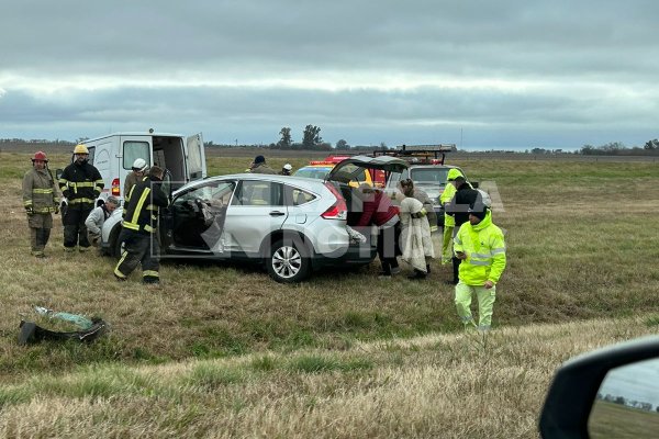 Clucellas: dos mujeres debieron ser rescatadas luego de protagonizar un vuelco en la Autovía 19