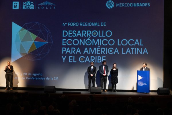 Poletti participó de la apertura del 4° Foro Regional de Desarrollo Económico en Montevideo