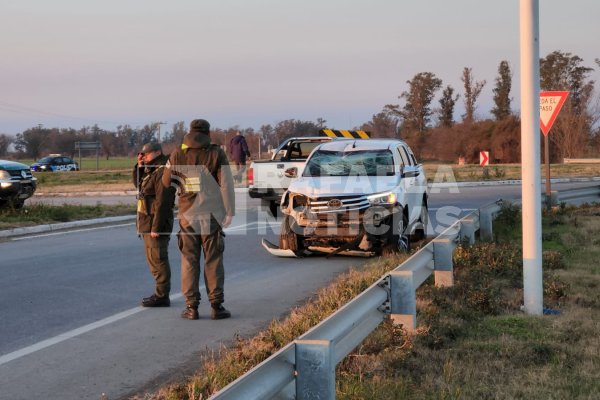 Una camioneta fue partícipe de un fuerte accidente en el Acceso Norte