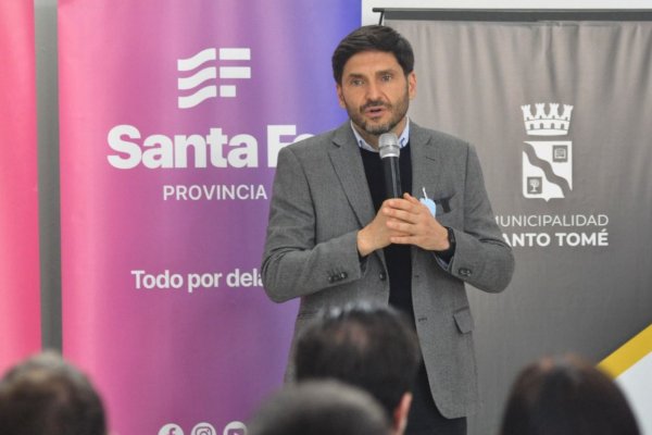 En entregas de escrituras, Pullaro remarcó que "la vivienda es una política pública" en Santa Fe