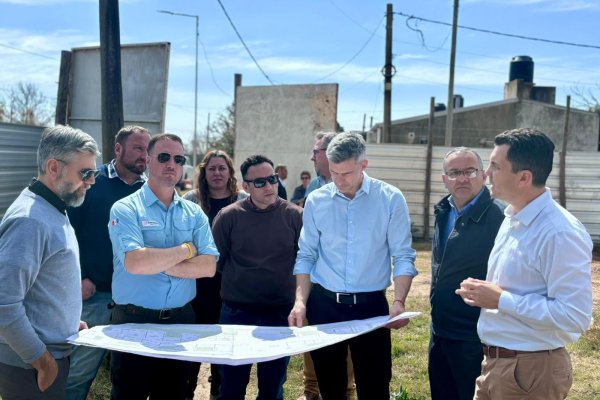 El ministro Lisandro Enrico recorrió obras en Humberto Primo