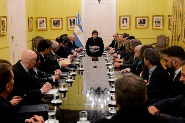 Javier Milei juntó a los diputados y senadores más cercanos y acordó una hoja de ruta para evitar más derrotas