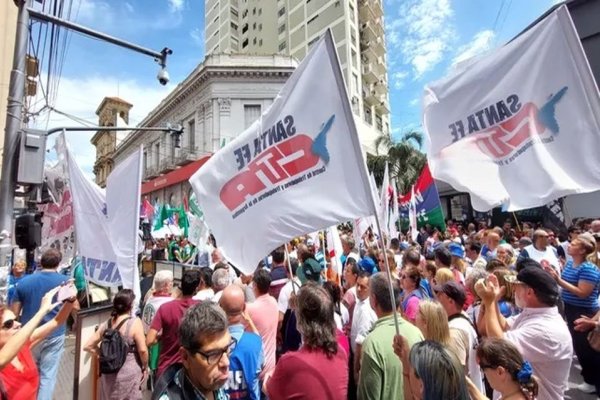 Los gremios estatales reclaman una audiencia con los senadores santafesinos