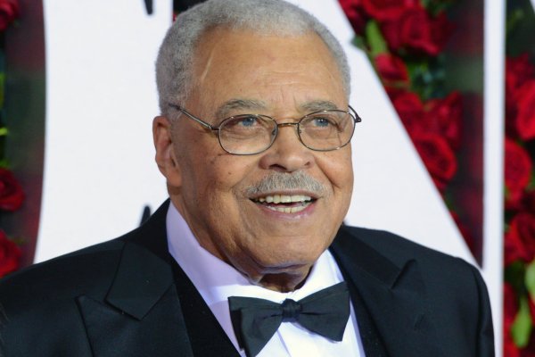 Murió James Earl Jones, el actor que interpretó a Darth Vader en la saga de “Star Wars”