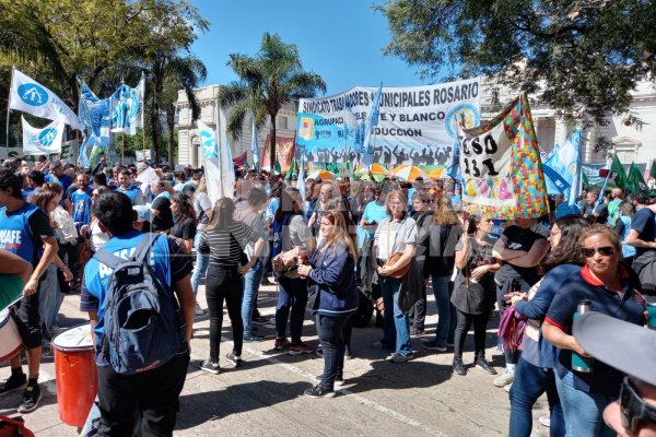 Debate por la reforma previsional en Santa Fe: los gremios se manifestaron frente a la Legislatura