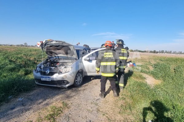 Ruta Nº34: una mujer quedó atrapada en un auto tras un accidente y debió ser hospitalizada