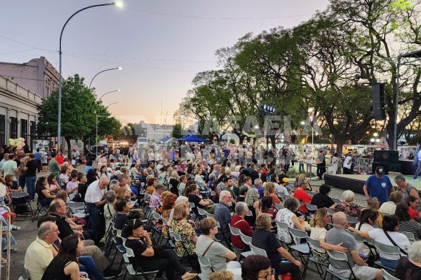 Un comienzo a puro color en la Fiesta de las Colectividades en Rafaela