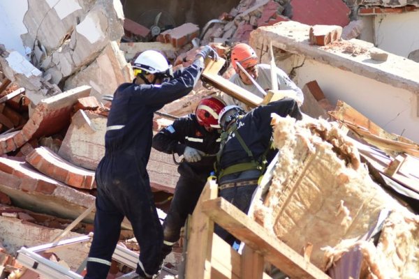 Derrumbe en Villa Gesell: brigadistas siguen las búsquedas