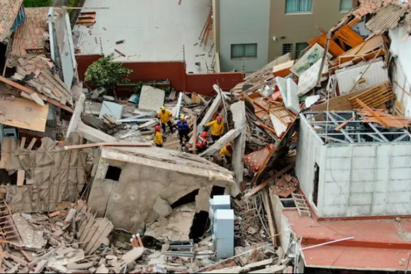 Más de 24 horas de búsqueda por el derrumbe en Villa Gesell