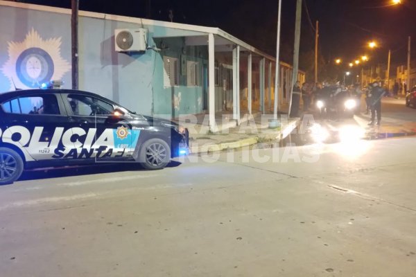 Barrio 17 de octubre: detuvieron a un motociclista y vecinos reaccionaron arrojando piedras a la policía