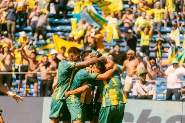 Aldosivi derrotó a San Martín de Tucumán y vuelve a Primera División