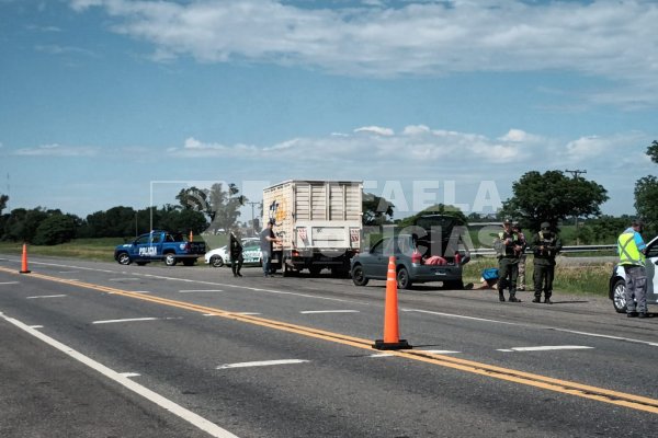 Policía Vial, Gendarmería y UR V realizan un intenso operativo de control en el cruce de Angélica