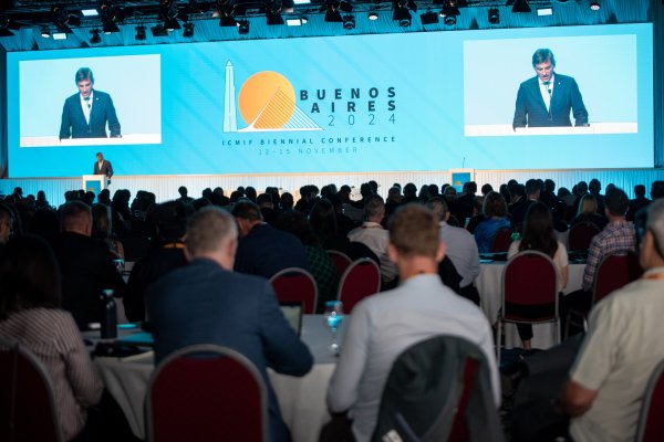 Comenzó la conferencia bienal que convoca a líderes mundiales de cooperativas y mutuales del sector asegurador