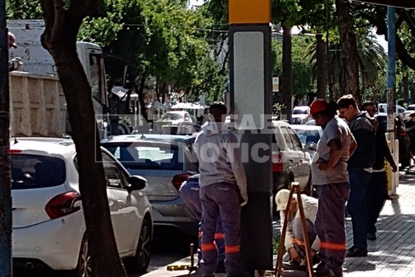 Comenzó la instalación de los “tótems” informativos en el centro de Rafaela