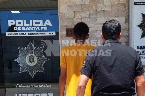 Lo buscaban por entrar a una casa y fue atrapado ocultándose en otra