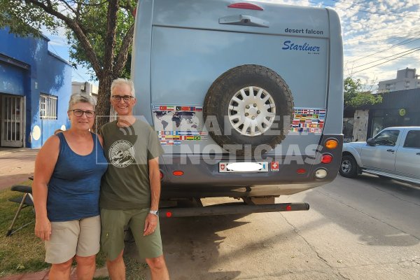 Walter y Ruth, viajeros suizos, en Rafaela: “Es como un pueblo muy grande, nos gusta mucho”